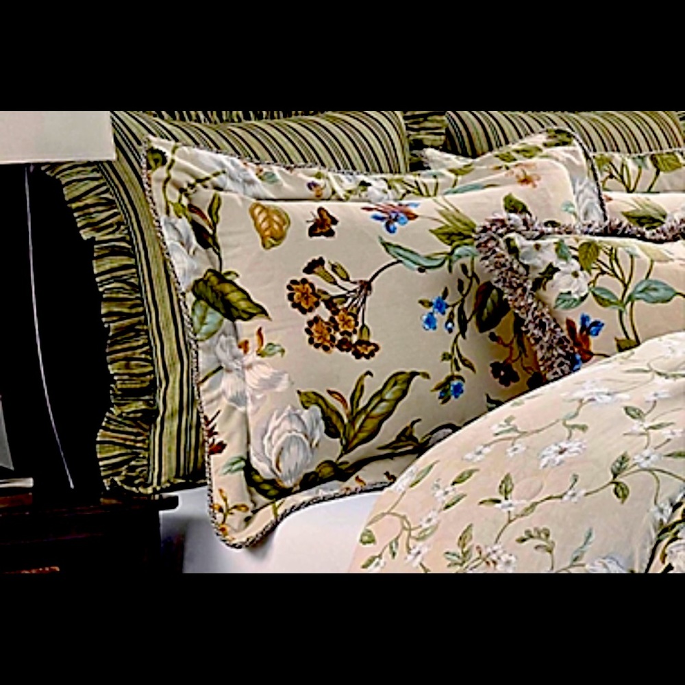 Williamsburg Colonial Garden Magnolia Floral Garden Bedding / Comforter Set